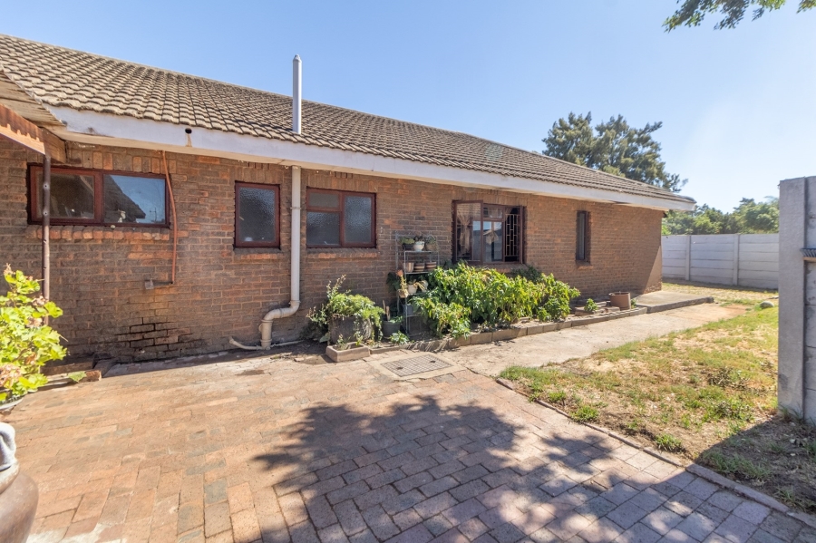 12 Bedroom Property for Sale in Joostenbergvlakte Western Cape